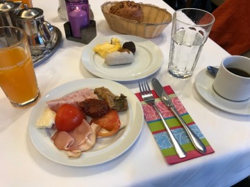 ミュンヘンホテル朝食 (800x600)
